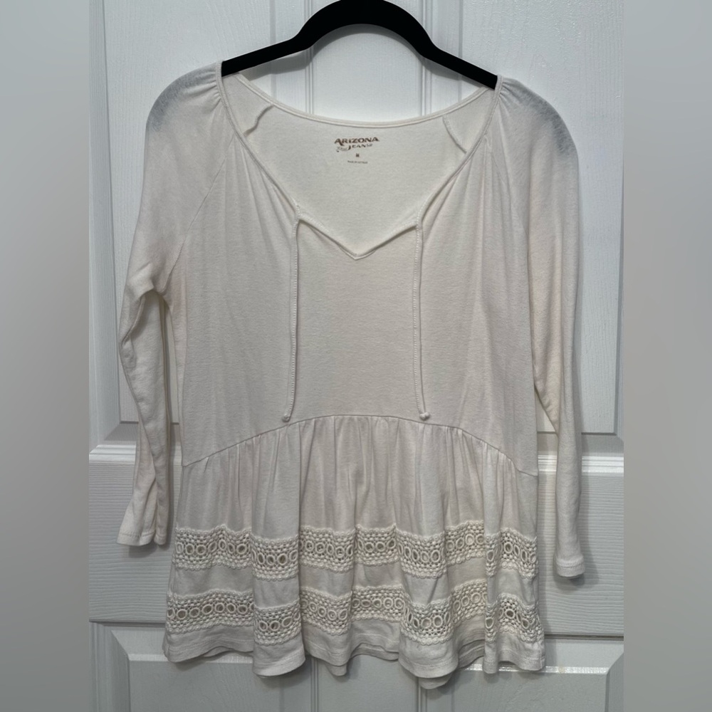 Arizona Jean Co Off White Eyelet Peplum 3/4 Sleeve Scoop / V-Neck Top